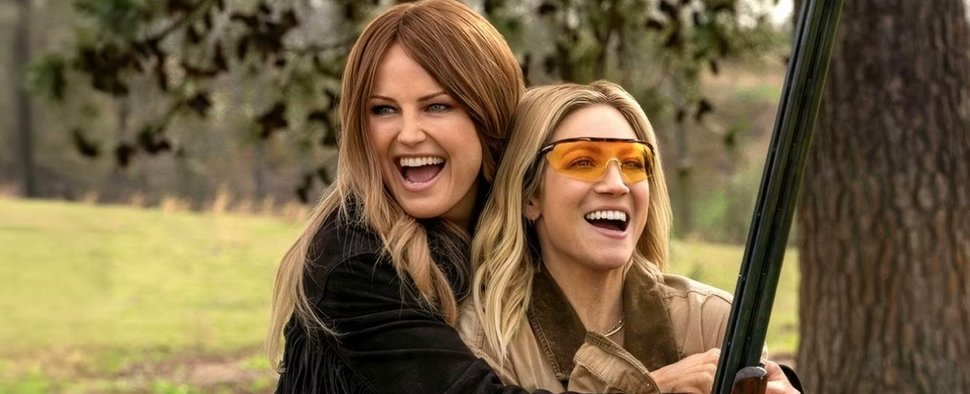 Solange, bis einer weint … Margo (Malin Åkerman, l.) mit Sophie (Brittany Snow) in „The Hunting Wives“ – Bild: Lionsgate TV