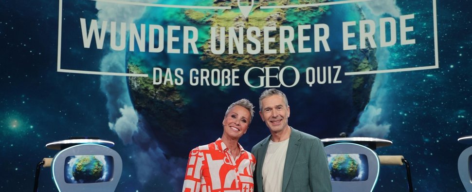 Sonja Zietlow und Dirk Steffens präsentieren „Wunder unserer Erde – Das große Geo-Quiz“ – Bild: RTL/Claudia Ast-Juergens