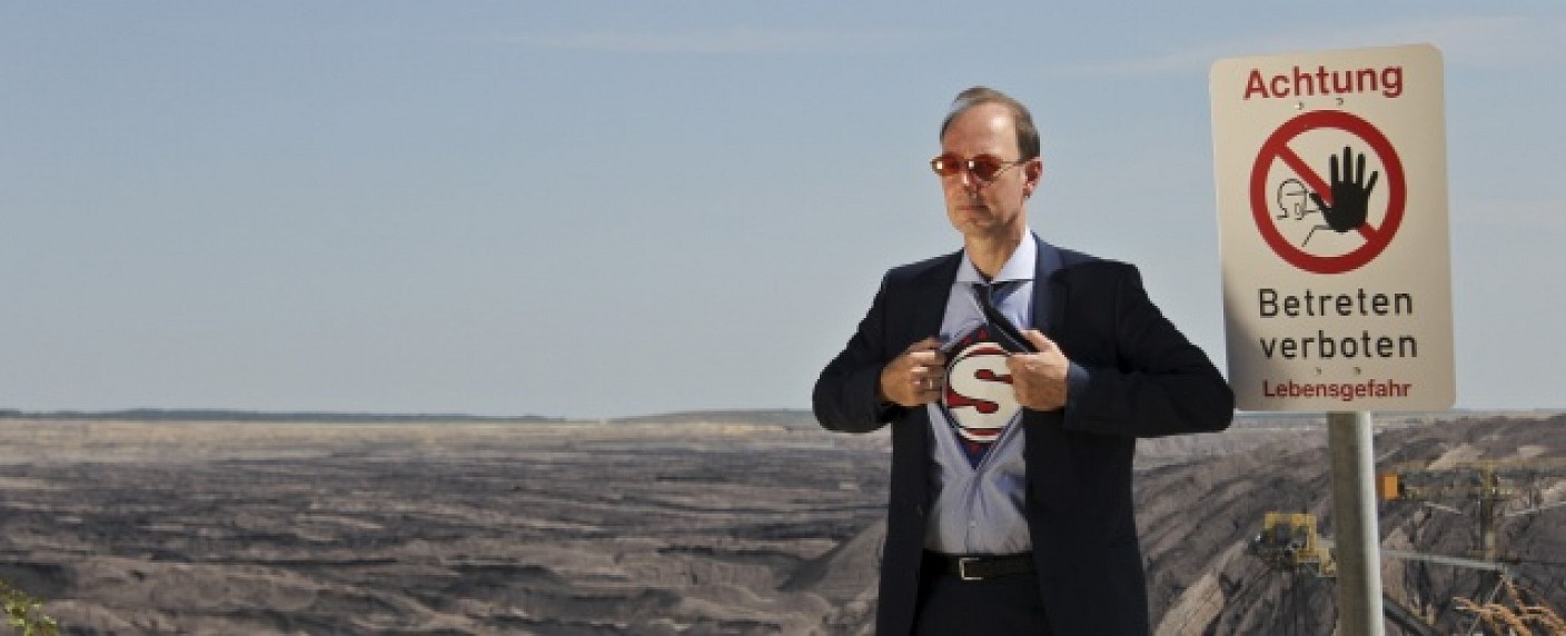 ZDFneo startet neue Sendungen mit Sonneborn und Korneli – „Sonneborn rettet die Welt“ und „Carospektive“ ab Oktober – Bild: ZDF/​Andreas Coerper