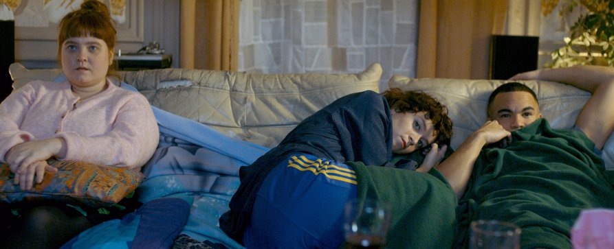 „Sonntagnachmittagsblues“: Neue Dramedy mit US-Besetzung lindert sonntägliche Melancholie – Deutschlandpremiere der bittersüßen französischen Coming-of-Age-Serie – Bild: Carole Bethuel