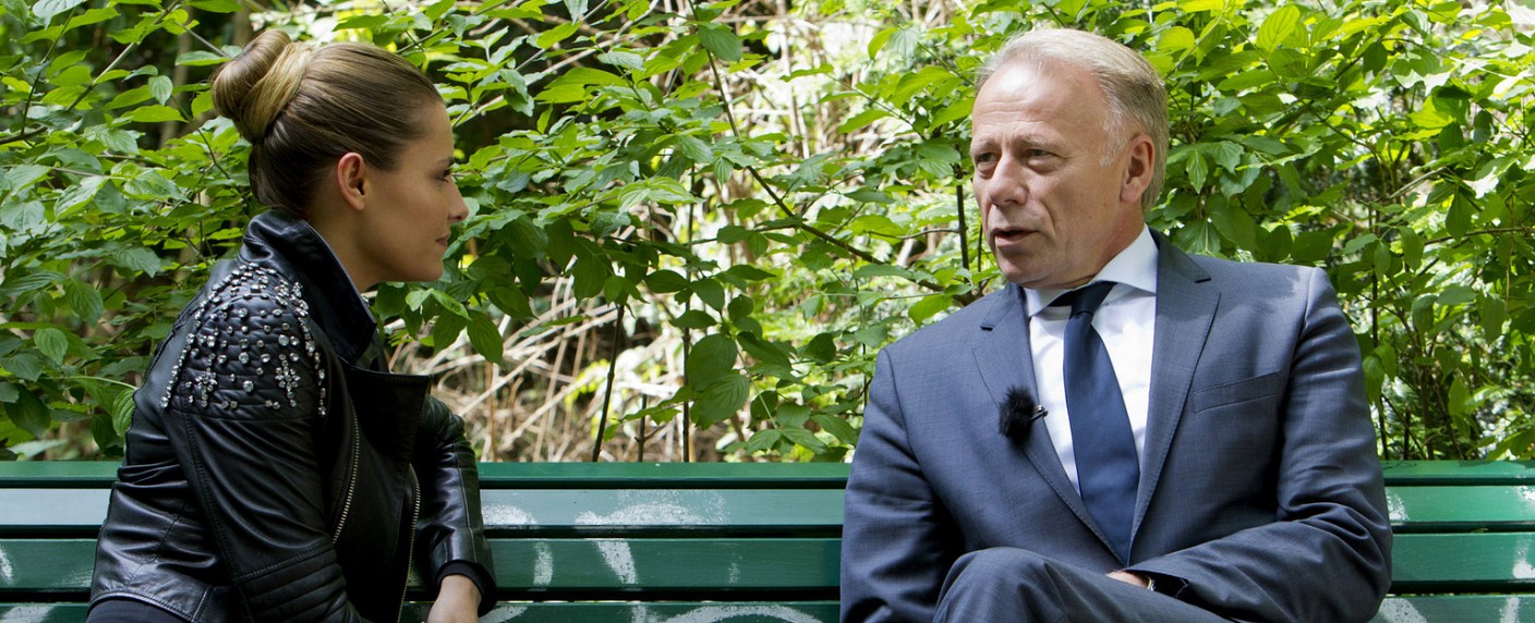 ProSieben lässt die „Task Force Berlin“ auf Politiker los – Sophia Thomalla und Gentleman wollen Jungwähler abholen – Bild: ProSieben/​Richard Hübner