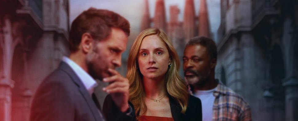 Sophie Rundle (M.) ist „The Diplomat“ – Bild: BBC Studios