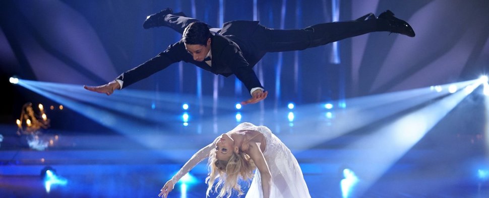 Spektakuläre Tanzeinlagen von René Casselly und Kathrin Menzinger bei „Let’s Dance“ – Bild: RTL/Stefan Gregorowius