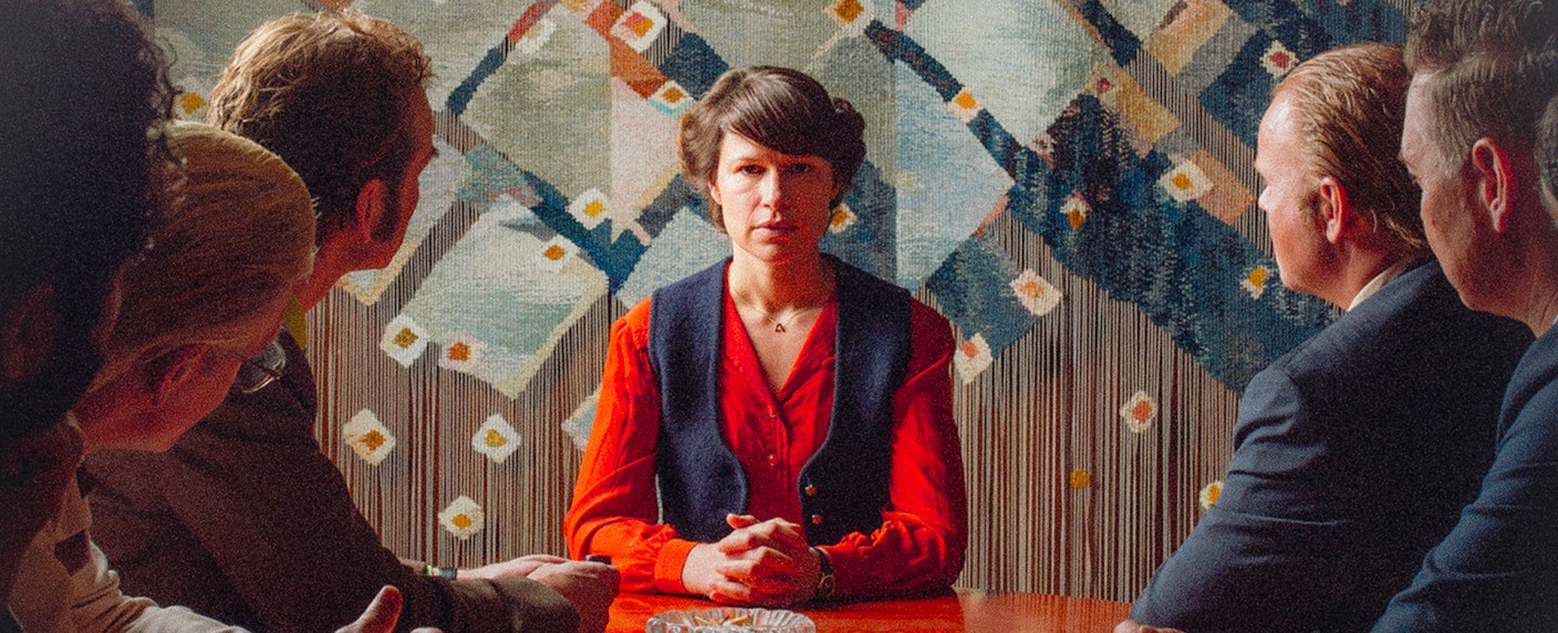 „Powerplay“: NDR überrascht mit einer der besten Serien des Jahres – Review – Liebevoll-lästerliche Historienserie über Norwegens Politik – Bild: NDR /​ Motlys /​ Erika Hebbert