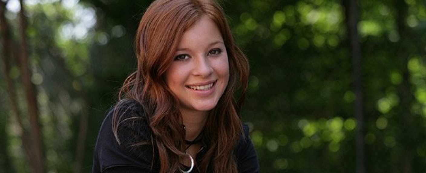 „Degrassi“-Darstellerin Stacey Farber mit Hauptrolle in NBC-Pilot „Take it From Us“ – Comedy „Take It From Us“ führt zurück in die 90er Jahre – Bild: CTV