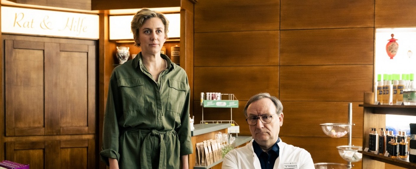 „Stadt, Land, Lust“: Dreharbeiten zu neuer Serie von Ralf Husmann („Stromberg“) gestartet – Neues für den „Endlich Freitag“-Sendeplatz im Ersten – Bild: WDR/​ARD Degeto/​MadeFor Film GmbH/​Martin Valentin Menke