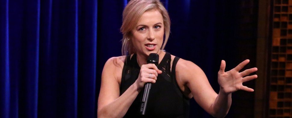 Stand-up-Comedienne Iliza Schlesinger – Bild: NBC