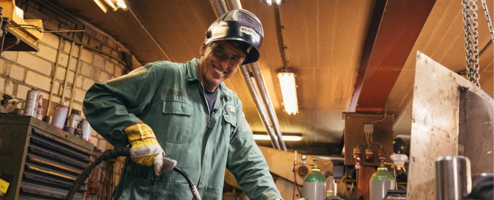„Steel Buddy“: Michael Manousakis bleibt DMAX überraschend erhalten – Bild: DMAX/Offenblende