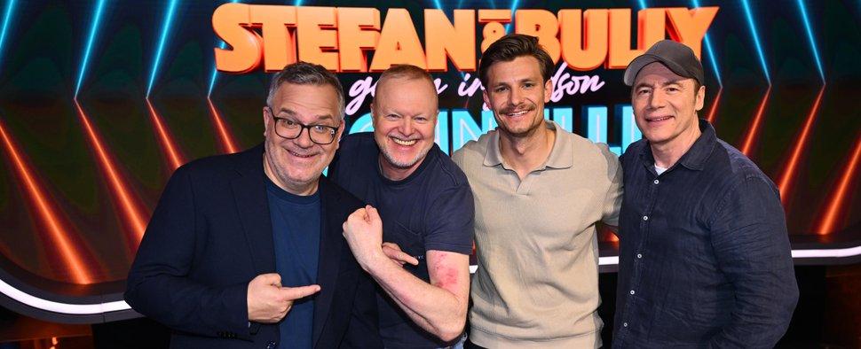 „Stefan & Bully gegen irgendson Schnulli“ am 28. März 2026: (v. l.) Elton, Stefan Raab, „Schnulli“ Benjamin und Michael „Bully“ Herbig – Bild: RTL/Raab Entertainment/Willi Weber