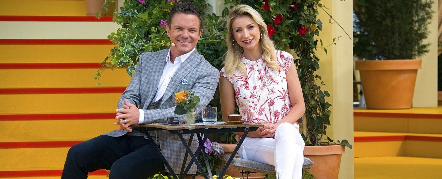 „Immer wieder sonntags“: Gäste zum verspäteten Staffelauftakt verkündet – Stefan Mross begrüßt Jürgen Drews, Andy Borg, Francine Jordi und Anna-Carina Woitschack – Bild: SWR/​Andreas Braun