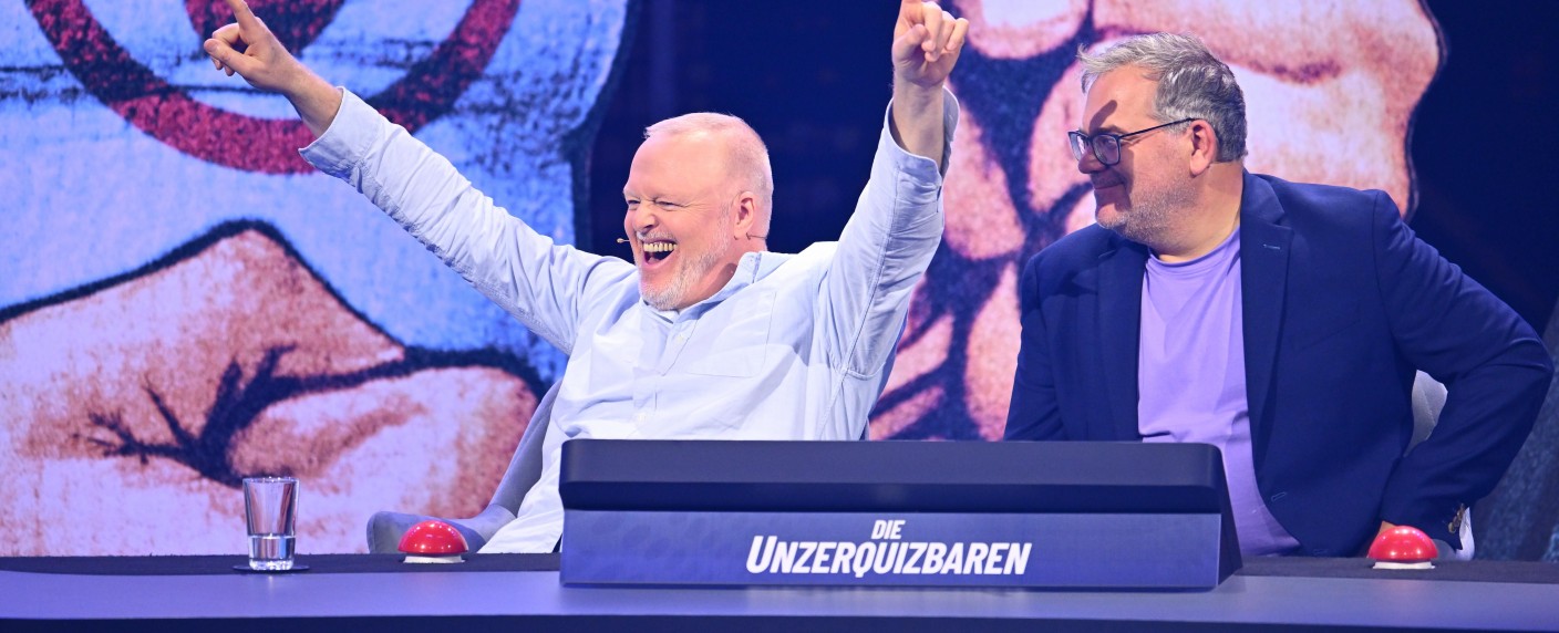 „Die Unzerquizbaren“ mit Stefan Raab & Elton: Wer kopiert denn sowas? – Review – Neue RTL-Quizshow erfindet das Rad nicht neu – Bild: RTL/​Raab Entertainment/​Willi Weber
