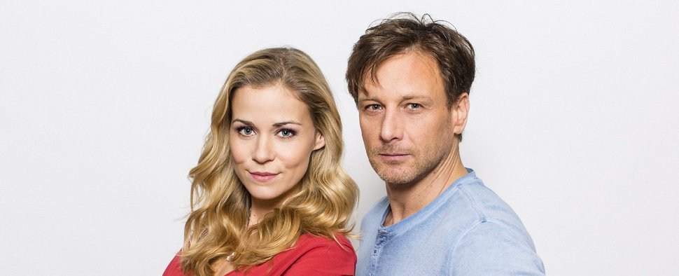 Stefan Vollmer (Hendrik Duryn) und Karin Noske (Jessica Ginkel) in „Der Lehrer“ – Bild: RTL / Frank Dicks