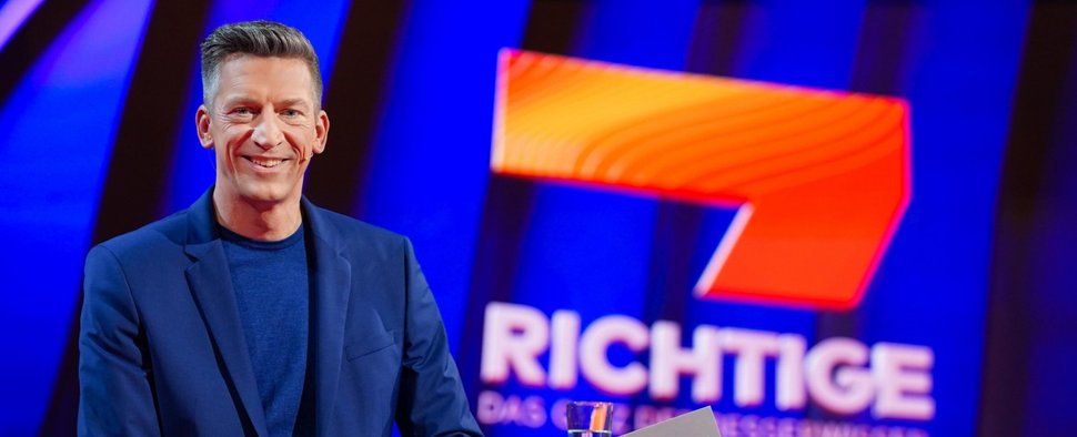 Steffen Hallaschka moderiert die neue RTL-Quizshow „7 Richtige“. – Bild: RTL/Stefan Gregorowius