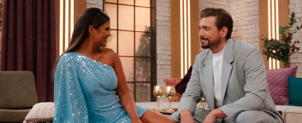 Steffi Brungs und Chris Wackert moderieren „Love is Blind“ – Bild: Netflix/Felix Stein