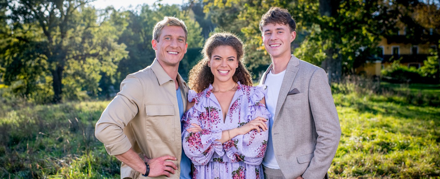 „Sturm der Liebe“: Termin für Traumhochzeit und neue Hauptdarstellerin – Dreiecks-Beziehung entbrennt am Fürstenhof – Bild: ARD/​Christof Arnold