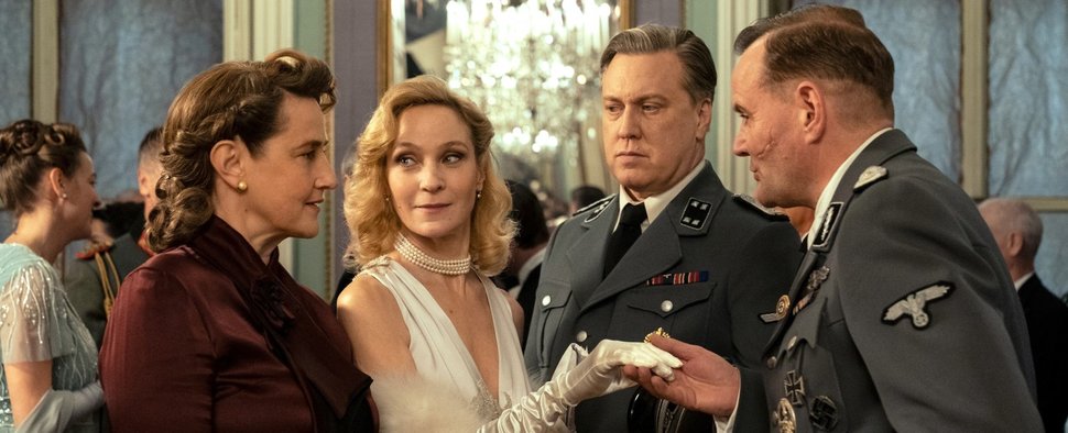 „Sternstunde der Mörder“ mit Caroline Frank, Jeanette Hain, Nicholas Ofczarek und Devid Striesow (v.l.) – Bild: ARD Degeto Film/NDR/Servus TV/HR/Zeitgeist Filmproduktion/EPO-Film/Petro Domenigg