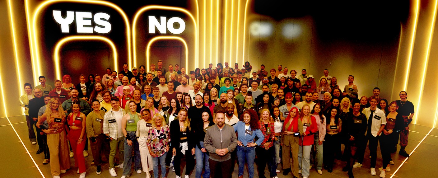 „Yes or No Games“: Visionäre Spielshow für Prime Video im Dreh – Steven Gätjen führt als Moderator und Quizmaster durch Sendung – Bild: Amazon Prime Video