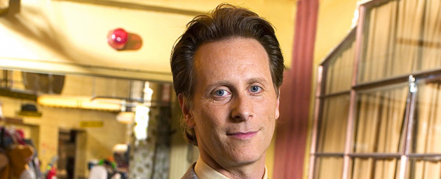Steven Weber übernimmt Hauptrolle in CBS-Pilot „Joe Time“ – Ex-„Wings“-Star kehrt zu seinen Sitcom-Wurzeln zurück – Bild: Warner Bros. TV