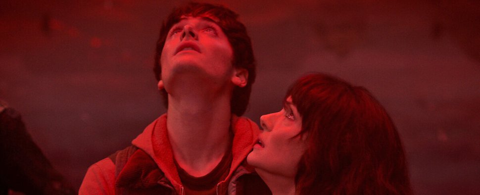 Noah Schnapp (l.) und Winona Ryder (r.) in „Stranger Things“ Staffel 5 – Bild: Netflix