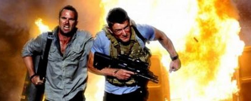 Ein letztes Mal ins Feuer: Sullivan Stapleton und Philip Winchester in „Strike Back“ – Bild: Cinemax