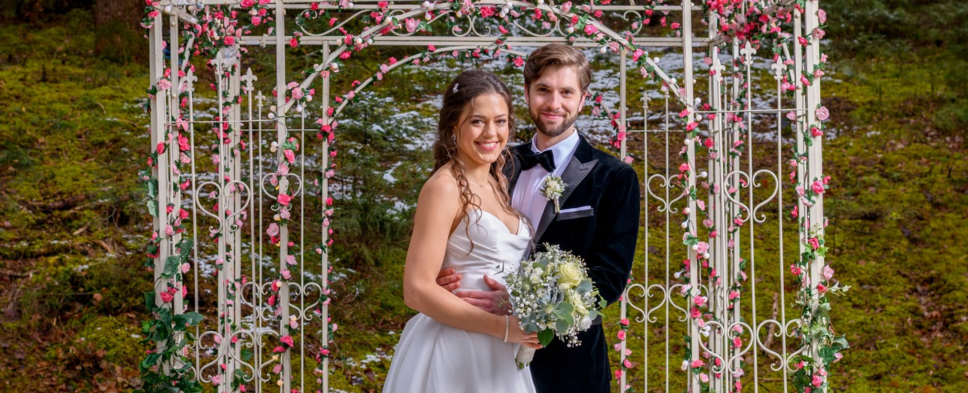 „Sturm der Liebe“: Traumhochzeit wirft ihre Schatten voraus – Neue Staffel mit neuem Liebespaar steht bereits in den Startlöchern – Bild: ARD/​Christof Arnold