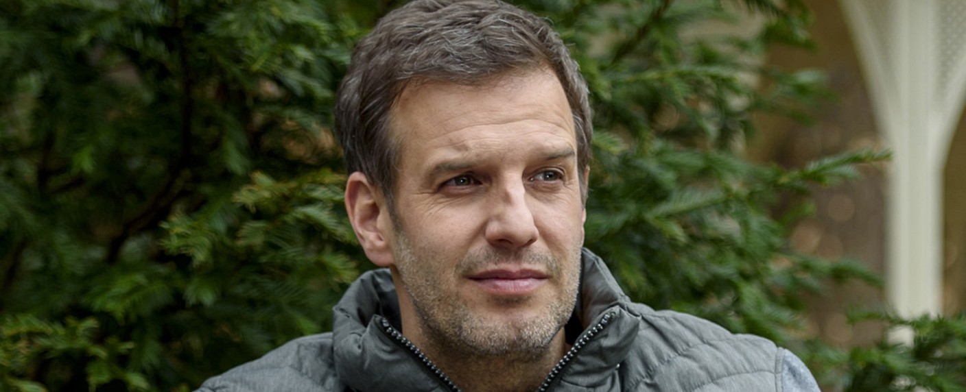 „Sturm der Liebe“: Florian Stadler verlässt ARD-Telenovela nach fast zehn Jahren – Saša Kekez und Louisa von Spies kehren zurück – Bild: ARD/​Christof Arnold