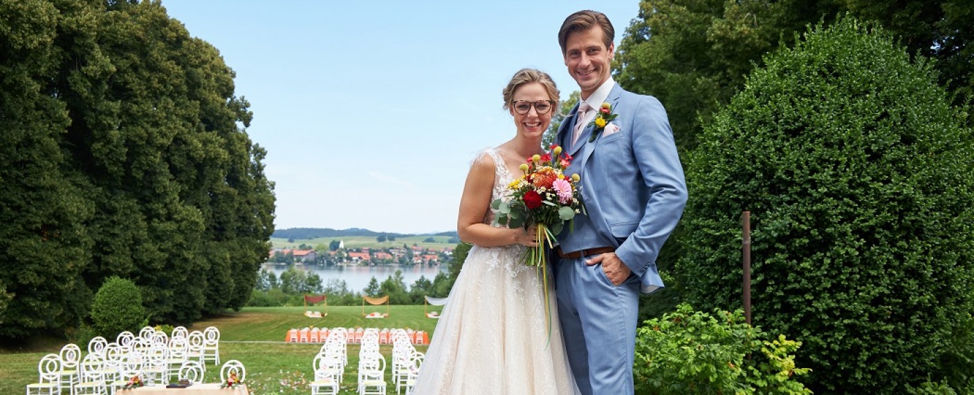 „Sturm der Liebe“: Termin für Hochzeit und neues Traumpaar für 19. Staffel verkündet! – Josie und Paul geben sich noch vor Weihnachten das Ja-Wort – Bild: ARD/​Bojan Ritan