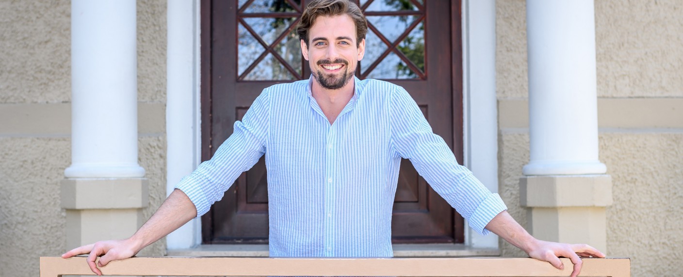 „Sturm der Liebe“: Majas Jugendliebe taucht am Fürstenhof auf – Pablo Konrad verstärkt ARD-Telenovela – Bild: ARD/​Christof Arnold