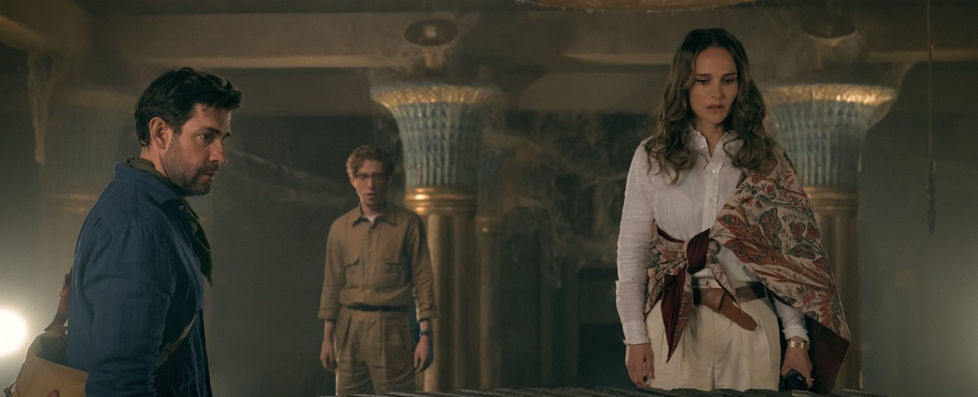 „Fountain of Youth“: Natalie Portman und John Krasinski jagen im Trailer nach dem Quell der Jugend – Neuer Film von Guy Ritchie – Bild: Apple TV+