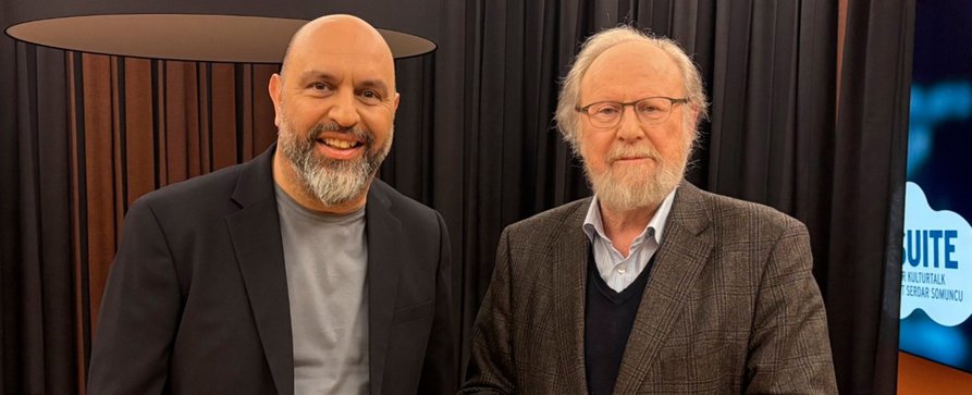 Serdar Somuncu kehrt ins Fernsehen zurück – und zwar schon heute – „Suite – der Kulturtalk“ startet neu im rbb Fernsehen – Bild: rbb/​Bent-Erik Scholz