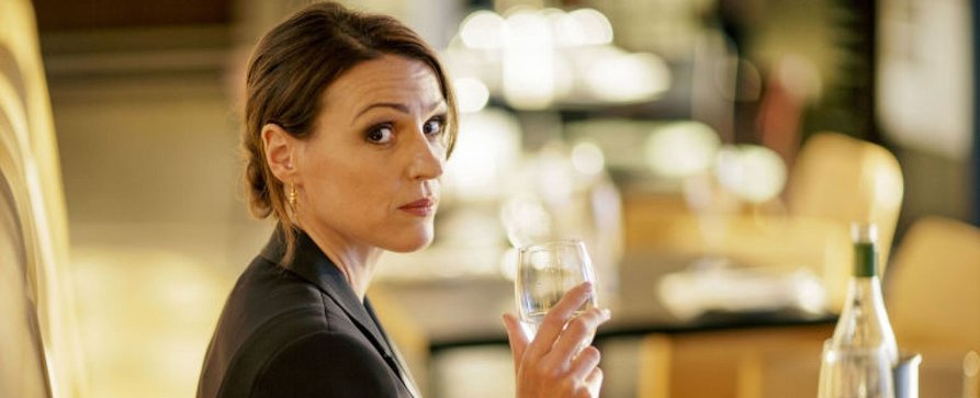 „Doctor Foster“: Drama mit Suranne Jones („Vigil“) erhält neun Jahre nach Staffel 2 grünes Licht für frische Folgen – Gefeierte BBC-Dramaserie wird mit Runde 3 abgeschlossen – Bild: BBC