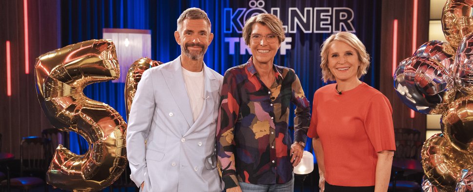 Micky Beisenherz und Susan Link (r.) mit Jubiläumsgast Bettina Böttinger – Bild: WDR/FLOW GmbH