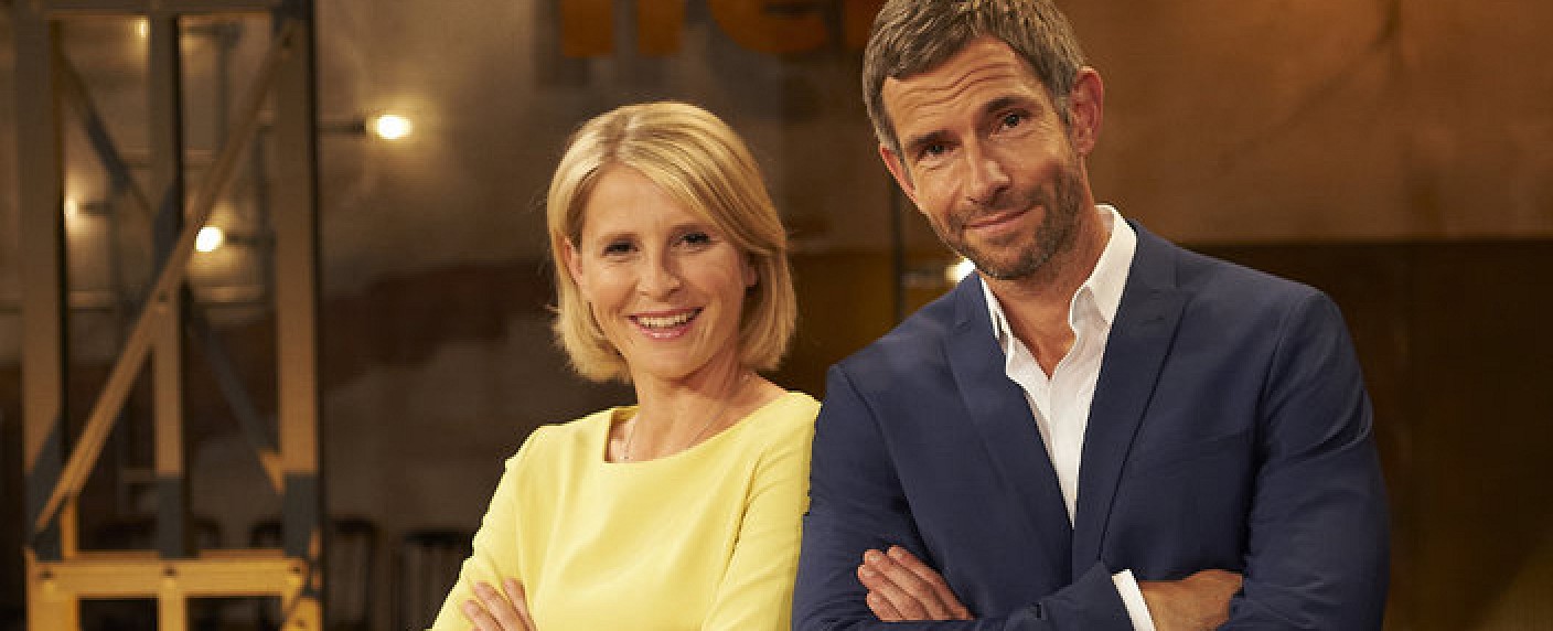 Susan Link und Micky Beisenherz stoßen dauerhaft zum „Kölner Treff“ hinzu – Unterstützung für Bettina Böttinger in mehreren Ausgaben pro Jahr – Bild: WDR/​Melanie Grande