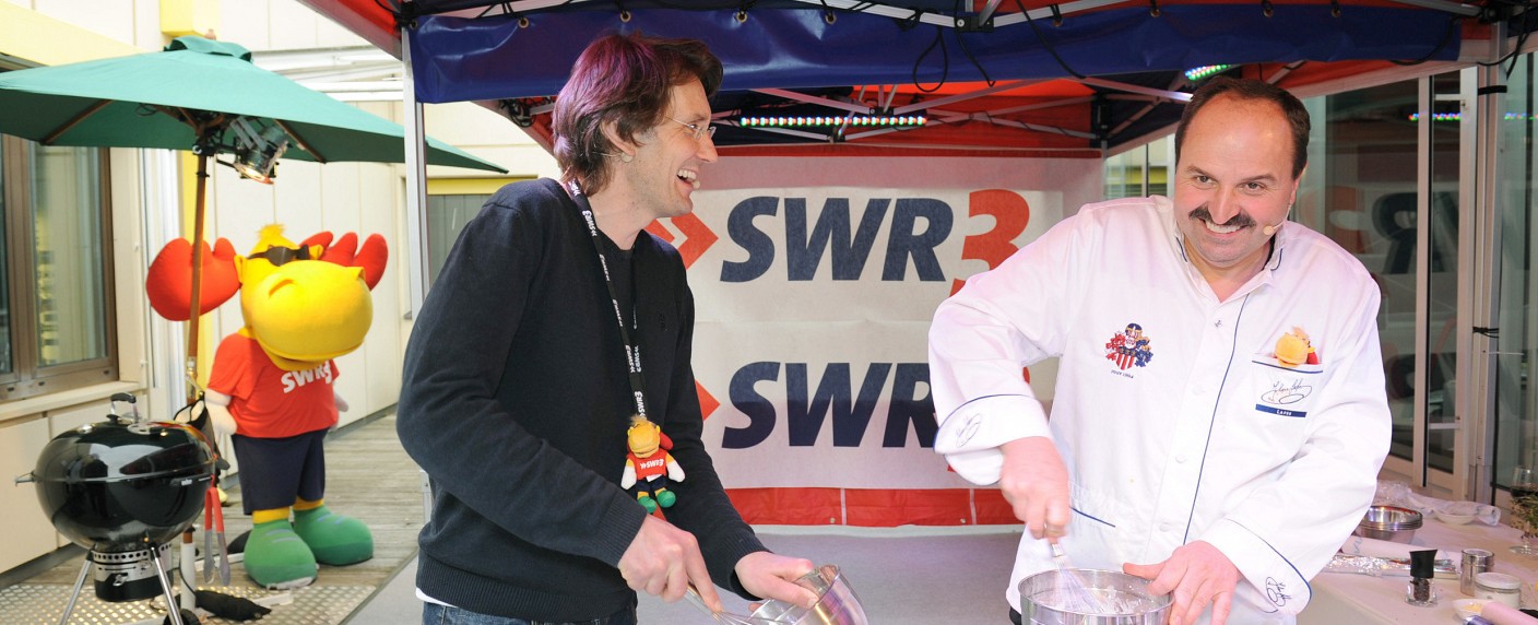 SWR überträgt sechsstündige Grillparty mit Johann Lafer – Jürgen Drews, Maite Kelly und Kim Fisher grillen für den guten Zweck – Bild: SWR/​Schweigert