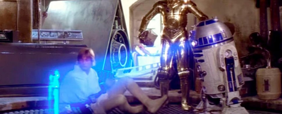 Szene aus dem Film „Star Wars: Episode IV – Eine neue Hoffnung“: R2D2 spielt Leias Botschaft an „Ben Kenobi“ ab – Bild: Lucasfilm