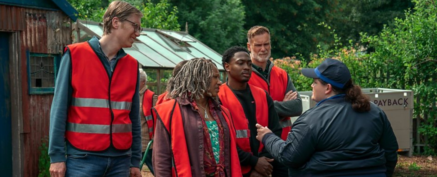 [UPDATE] „The Outlaws“: Trailer zur Rückkehr der Ganoven-Dramedy mit dritter Staffel – Neue Hürden für ein Happy End von Rani, Greg und Co. – Bild: BBC/​Big Talk/​Alistair Heap