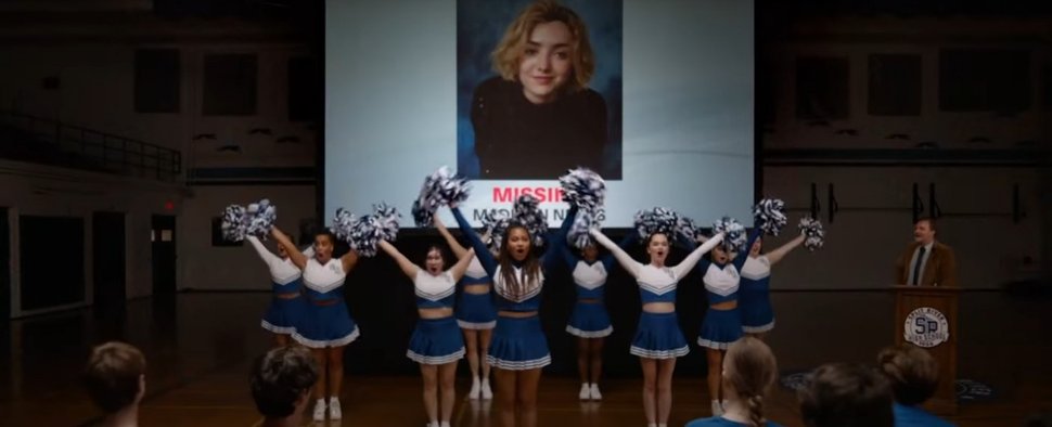 Szenenbild aus „School Spirits“: Maddie Nears (Peyton List) wird vermisst. – Bild: Paramount+/YouTube-Screenshot