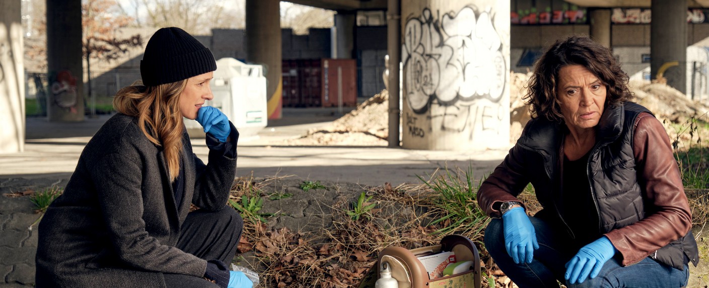 Quoten: „Tatort“ und „Traumschiff“ auch an Neujahr stark – Joko & Klaas’ „Neujahrsgala“ muss sich Sat.1 und Sport1 geschlagen geben – Bild: SWR/​Benoît Linder