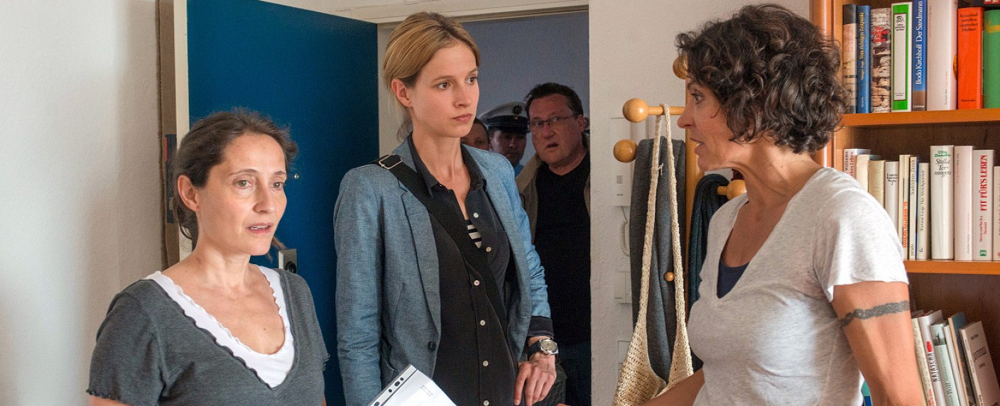 Sonntagsquoten: Neun Millionen Zuschauer für Lena-Odenthal-„Tatort“ – Tim Mälzer beliebter als „Game of Thrones“, „Die Brücke“-Staffelauftakt mäßig – Bild: SWR/​Alexander Kluge