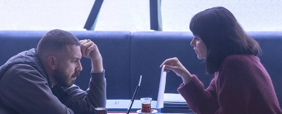 Das neue Frankfurter „Tatort“-Team: Hamza Kulina (Edin Hasanovic, l.) und Maryam Azadi (Melika Foroutan r.) – Bild: HR/ARD Degeto/Sommerhaus/Daniel Dornhöfer