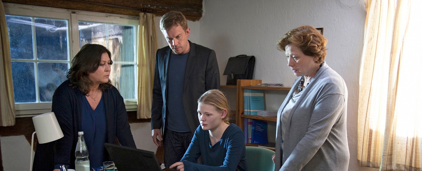 Sonntagsquoten: Bodensee-„Tatort“ erreicht fast elf Millionen Zuschauer – Staffelstarts von „Navy CIS“ und „Die Ludolfs“ überzeugen – Bild: SWR/​Stephanie Schweigert