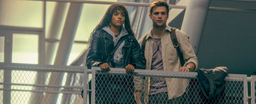Taylah Sanders (Quintessa Swindell) und Edward Brook (Leo Woodall) arbeiten zusammen als „Prime Finder“. – Bild: Apple TV+