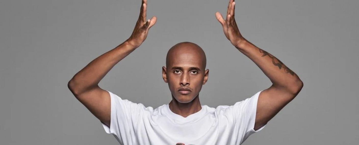 Harald Schmidt, Teddy Teclebrhan und Co. werden für Amazon zu Stand-up-Coaches – Deutsche Adaption von „One Mic Stand“ kommt zu Prime Video – Bild: 2021 Amazon.com, Inc.