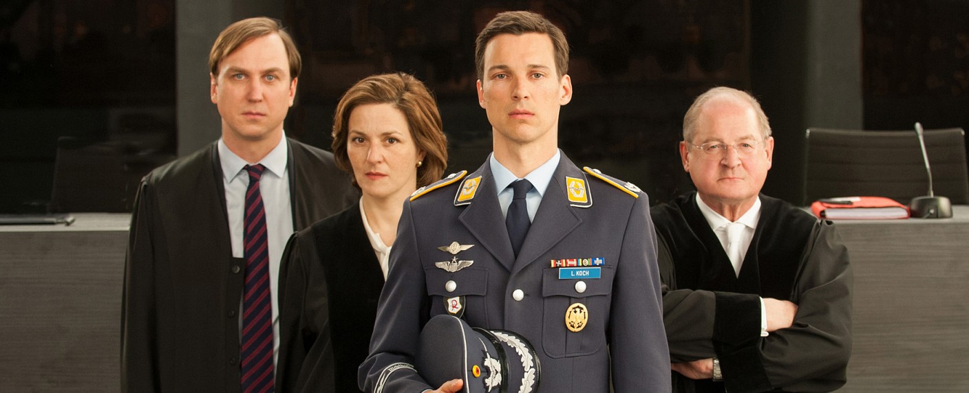 „Terror“: Verfilmung von Ferdinand von Schirachs Theaterstück als interaktives TV-Event im Herbst – Florian David Fitz, Lars Eidinger und Martina Gedeck in den Hauptrollen – Bild: obs/​ARD Das Erste/​© ARD Degeto/​RBB/​Julia Terjung