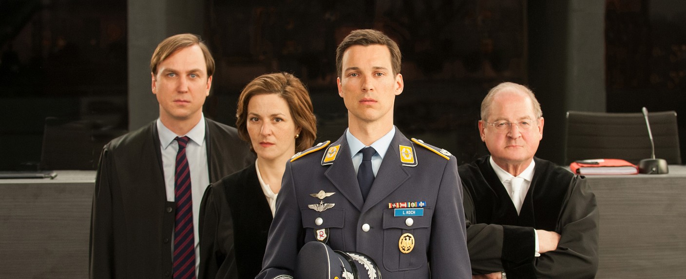 Quoten: Interaktiver ARD-Fernsehfilm „Terror“ holt glasklaren Tagessieg – „Bauer sucht Frau“ und „The Big Bang Theory“ trotzen der starken Konkurrenz – Bild: ARD Degeto/​RBB/​Julia Terjung