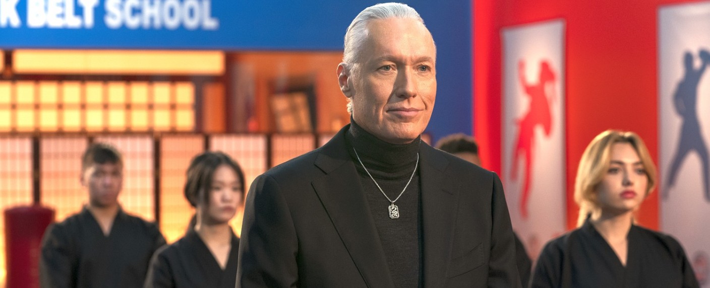 [UPDATE] „Cobra Kai“: Der Kampf geht im Trailer zu Staffel 5 weiter – Beide Seiten holen Verstärkungen ins Valley – Bild: Curtis Bonds Baker/​Netflix