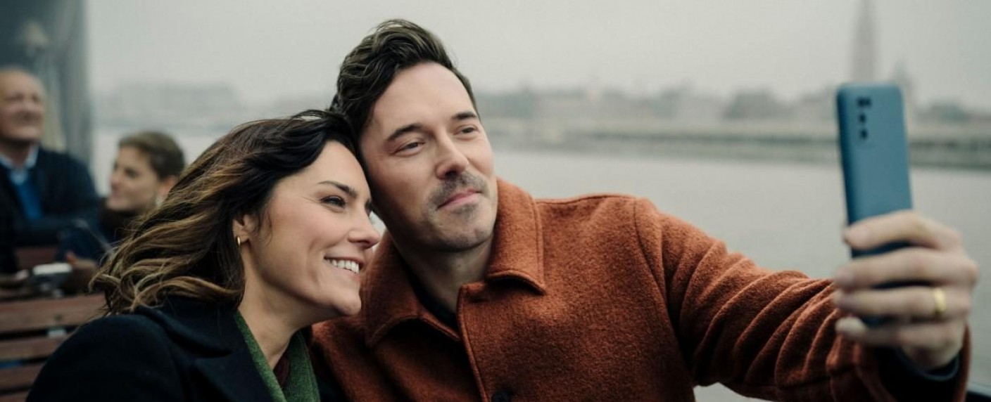 „The Couple Next Door“: Trailer kündigt baldigen Start der zweiten Staffel an – Britischer Psychothriller mit frischen Folgen und neuer Besetzung – Bild: Channel 4