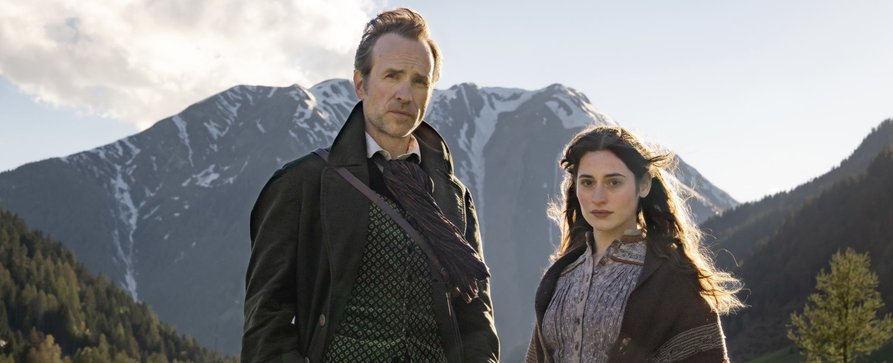 „The Death of Sherlock Holmes“: Hauptrollen für neue internationale Miniserie verkündet – Brite Rafe Spall und Schweizerin Deleila Piasko in zentralen Rollen – Bild: SRF/​Sky Schweiz/​ARD Degeto Film/​Silver Reel
