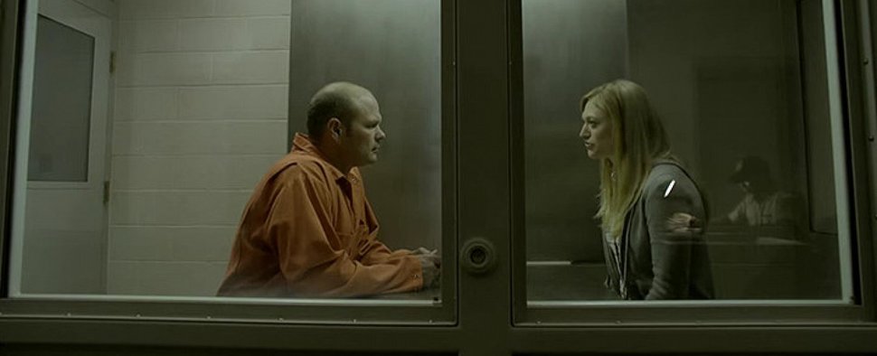 Chris Bauer und Marin Ireland in „The Divide“ – Bild: AMC Studios