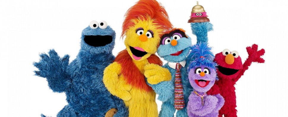 Krümel, Elmo und ihre neuen Freunde in „The Furchester Hotel“ – Bild: Sesame Workshop/BBC